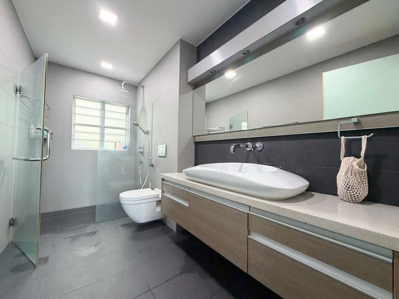 La Suisse I, 58 Swiss View, Newton / Novena, 3 Bedrooms, 2,099 sqft, Condominium For Sale, by Alexis Quek, 500273740 - Bathroom - PropertyGuru.com.sg