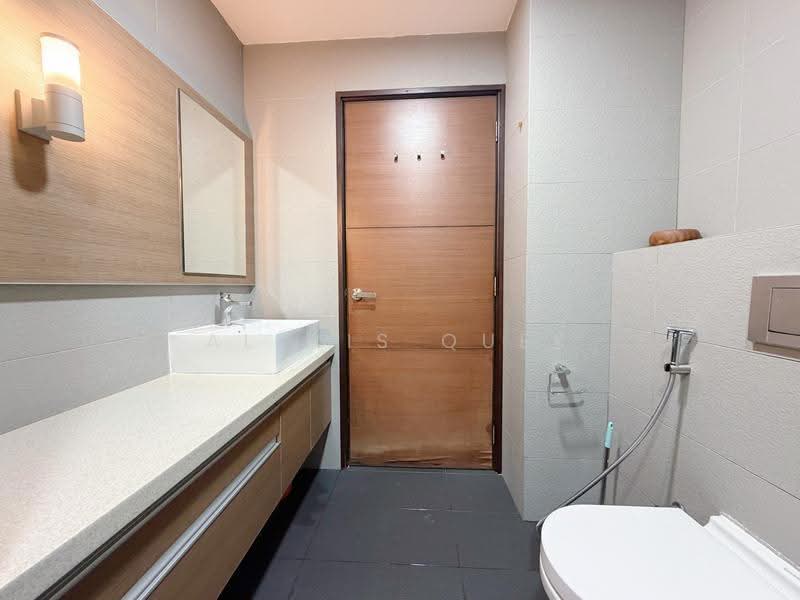 La Suisse I, 58 Swiss View, Newton / Novena, 3 Bedrooms, 2,099 sqft, Condominium For Sale, by Alexis Quek, 500273740 - Bathroom - PropertyGuru.com.sg
