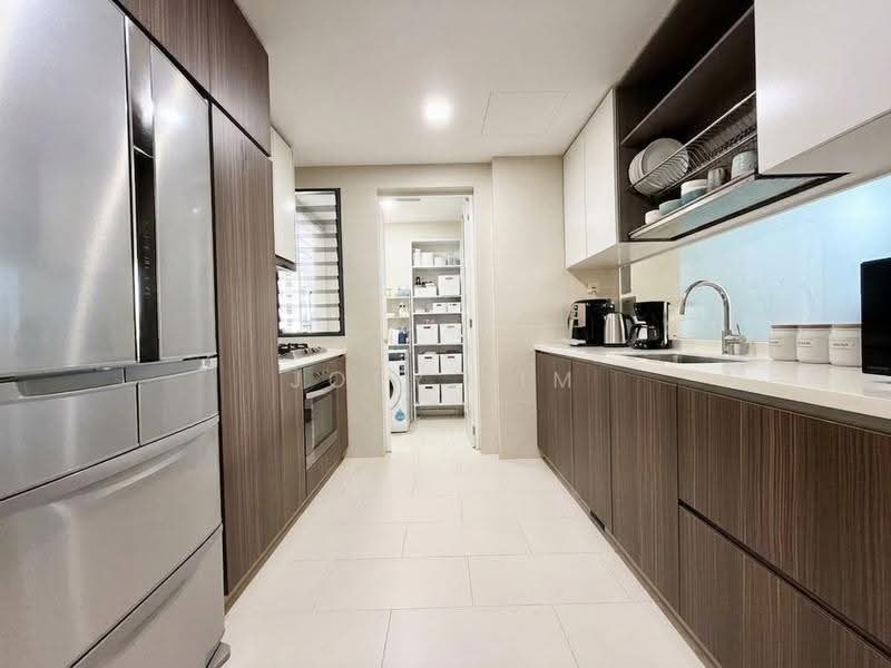 La Fiesta, 58 Sengkang Square, Hougang / Punggol / Sengkang, 4 Bedrooms, 1,367 sqft, Condominium For Sale, by Joey Lim, 500273743 - Kitchen - PropertyGuru.com.sg