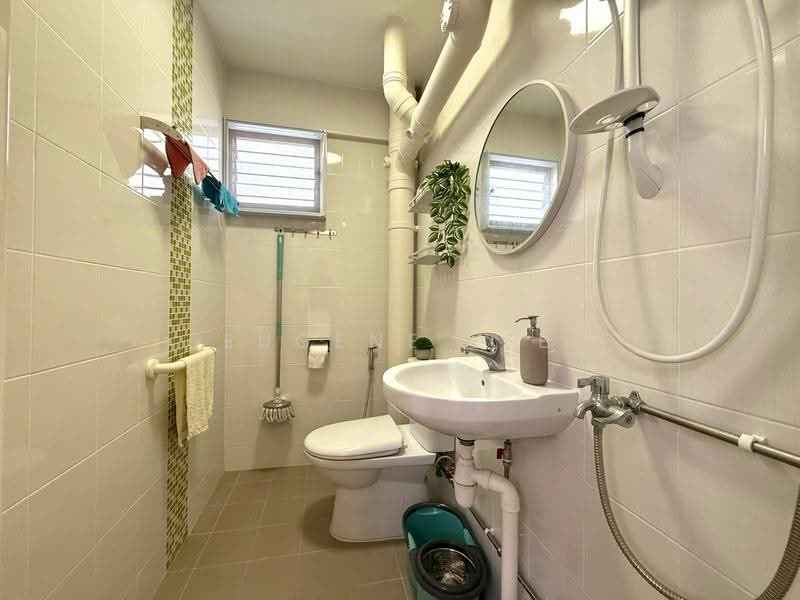 443 Tampines Street 43, 443 Tampines Street 43, Pasir Ris / Tampines, 3 Bedrooms, 904 sqft, HDB Flat For Sale, by Eugene Lee, 500273754 - Bathroom - PropertyGuru.com.sg