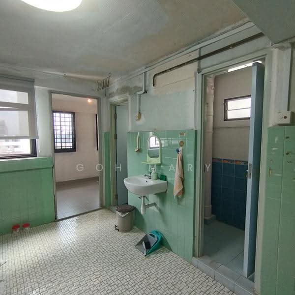 211 Boon Lay Place, 211 Boon Lay Place, Boon Lay / Jurong / Tuas, 3 Bedrooms, 699 sqft, HDB Flat For Sale, by Goh Mary, 500273762 - Bathroom - PropertyGuru.com.sg