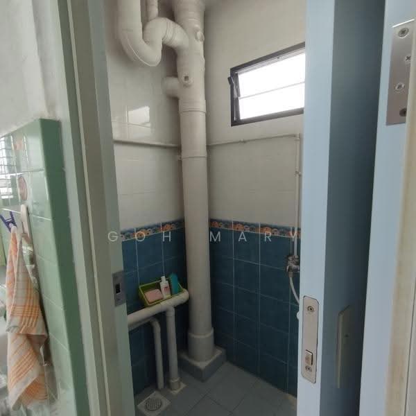 211 Boon Lay Place, 211 Boon Lay Place, Boon Lay / Jurong / Tuas, 3 Bedrooms, 699 sqft, HDB Flat For Sale, by Goh Mary, 500273762 - Bathroom - PropertyGuru.com.sg