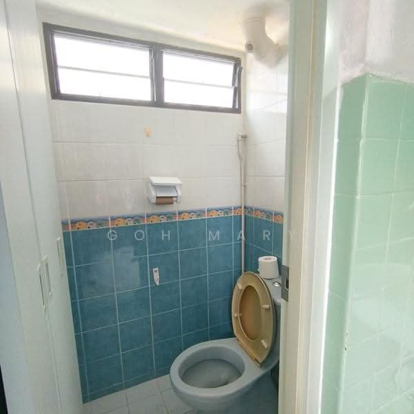 211 Boon Lay Place, 211 Boon Lay Place, Boon Lay / Jurong / Tuas, 3 Bedrooms, 699 sqft, HDB Flat For Sale, by Goh Mary, 500273762 - Bathroom - PropertyGuru.com.sg