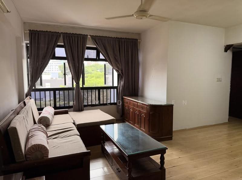 219B Bedok Central, 219B Bedok Central, Bedok / Upper East Coast, 3 Bedrooms, 1,044 sqft, HDB Flat For Sale, by Mohamed Ameen, 500273822 - Living Room - PropertyGuru.com.sg