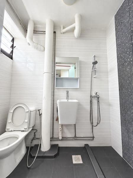 902 Jurong West Street 91, 902 Jurong West Street 91, Boon Lay / Jurong / Tuas, 4 Bedrooms, 1,313 sqft, HDB Flat For Sale, by Jade Low, 500273839 - Bathroom - PropertyGuru.com.sg