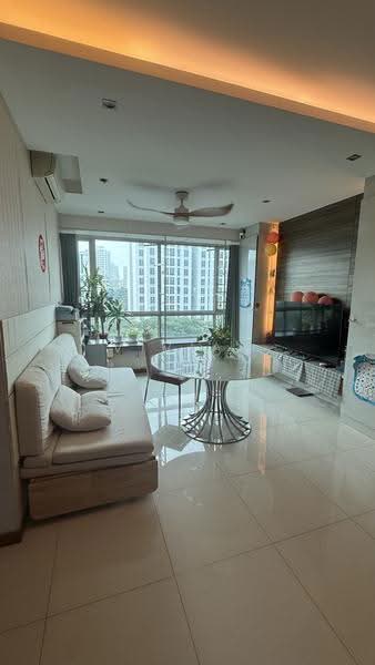 Caspian, 50 Lakeside Drive, Boon Lay / Jurong / Tuas, 3 Bedrooms, 1,001 sqft, Condominium For Rent, by Vivian Sun, 500273840 - Living Room - PropertyGuru.com.sg