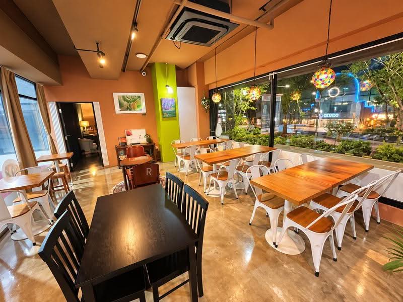 Orchard Towers, 400 Orchard Road, Orchard / River Valley, 2,350 sqft, Food & Beverage For Rent, by Perry Siow, 500273854 - Dining Room - CommercialGuru.com.sg