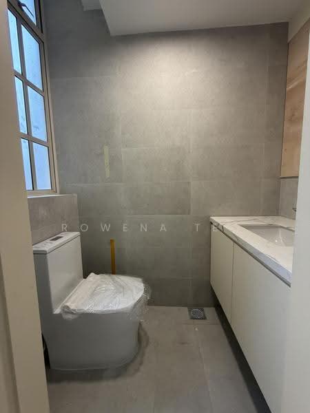 Wilmer House, 1 Saint Thomas Walk, Orchard / River Valley, 4 Bedrooms, 2,217 sqft, Condominium For Rent, by Rowena Teo, 500273921 - Powder room - PropertyGuru.com.sg