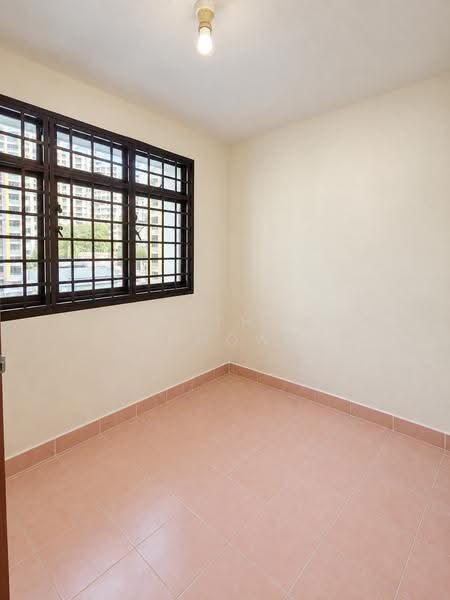 126 Lorong 1 Toa Payoh, 126 Lorong 1 Toa Payoh, Balestier / Toa Payoh, Room Rental, 120 sqft, HDB Flat For Rent, by Matthew Chow, 500273930 - Small Room - PropertyGuru.com.sg