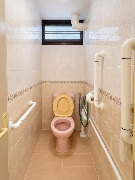 126 Lorong 1 Toa Payoh, 126 Lorong 1 Toa Payoh, Balestier / Toa Payoh, Room Rental, 120 sqft, HDB Flat For Rent, by Matthew Chow, 500273930 - Bathroom - PropertyGuru.com.sg