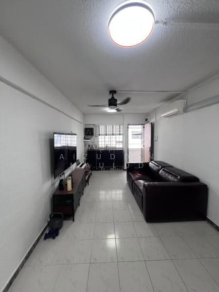 826 Tampines Street 81, 826 Tampines Street 81, Pasir Ris / Tampines, 2 Bedrooms, 700 sqft, HDB Flat For Sale, by Aizuddin Maulud, 500273944 - Living Room - PropertyGuru.com.sg