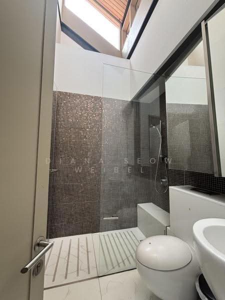 Cairnhill Conservation Heritage Home, Orchard / River Valley, 4 Bedrooms, 3,638 sqft, Shophouse For Sale, by Diana Seow Weibel, 500273963 - Bathroom - PropertyGuru.com.sg