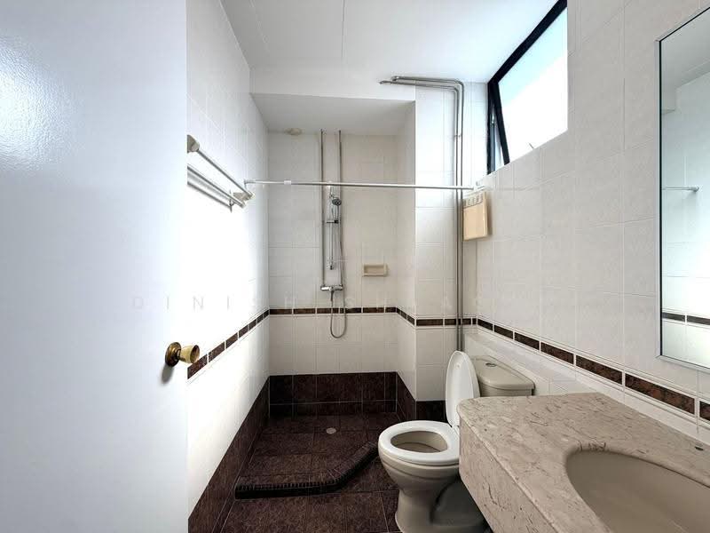 Siglap Center, 55 Siglap Road, East Coast / Marine Parade, 3 Bedrooms, 1,290 sqft, Apartment For Rent, by Dinish Sheagar, 500273965 - Bathroom - PropertyGuru.com.sg