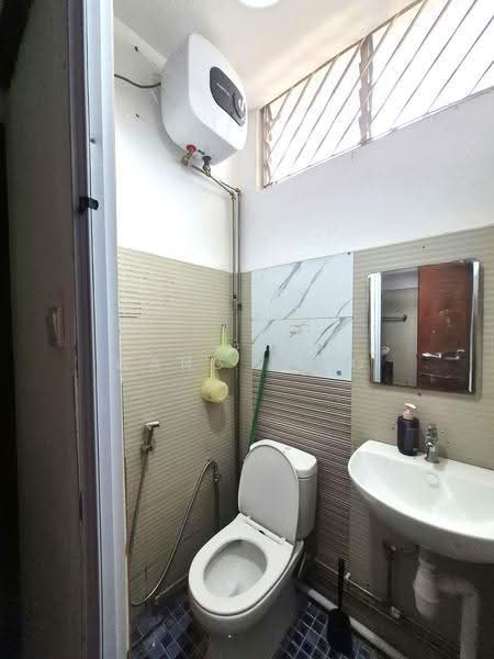 349 Jurong East Ave 1, Boon Lay / Jurong / Tuas, 587 sqft, Shop / Shophouse For Rent, by Wang Jing, 500273972 - Bathroom - CommercialGuru.com.sg