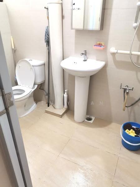 8 Kim Tian Place, 8 Kim Tian Place, Alexandra / Commonwealth, Room Rental, 100 sqft, HDB Flat For Rent, by Kenny Kan, 500273978 - Bathroom - PropertyGuru.com.sg