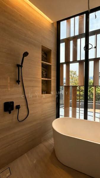 Serangoon Garden Estate, Cooling Close, Hougang / Punggol / Sengkang, 5 Bedrooms, 3,500 sqft, Semi-Detached House For Sale, by Johnny Chia Pu Joo, 500273979 - Bathroom - PropertyGuru.com.sg
