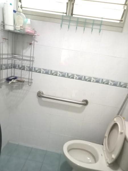 418 Ang Mo Kio Avenue 10, 418 Ang Mo Kio Avenue 10, Ang Mo Kio / Bishan / Thomson, Room Rental, 100 sqft, HDB Flat For Rent, by Kenny Kan, 500273992 - Bathroom - PropertyGuru.com.sg