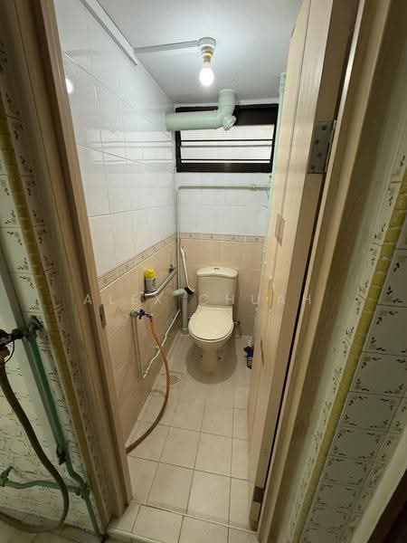 10 Haig Road, 10 Haig Road, East Coast / Marine Parade, 3 Bedrooms, 700 sqft, HDB Flat For Sale, by Alex Chuah, 500273993 - Bathroom - PropertyGuru.com.sg