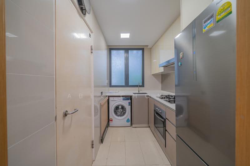 Hedges Park Condominium, 71 Flora Drive, Changi Airport / Changi Village, 2 Bedrooms, 915 sqft, Condominium For Sale, by Abel Chong, 500274030 - Kitchen - PropertyGuru.com.sg
