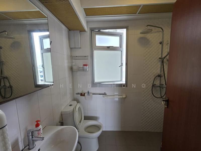 292B Bukit Batok East Avenue 6, 292B Bukit Batok East Avenue 6, Dairy Farm / Bukit Panjang / Choa Chu Kang, 3 Bedrooms, 1,001 sqft, HDB Flat For Sale, by Whendi Hong, 500274035 - Master Bathroom - PropertyGuru.com.sg