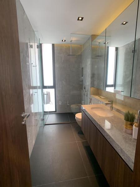 SOLE AGENT MODERN 3.5 STY DETACHED W BASEMENT/ POOL/ LIFT 1 KM NYPS/ RGPS, Watten / Shelford, Newton / Novena, 6 Bedrooms, 11,000 sqft, Detached House For Sale, by Pearl Tan, 500274059 - Bathroom - PropertyGuru.com.sg