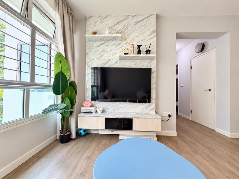316B Yishun Greenwalk, 316B Yishun Avenue 9, Sembawang / Yishun, 2 Bedrooms, 721 sqft, HDB Flat For Sale, by Agent Fitri, 500274066 - Living Room - PropertyGuru.com.sg