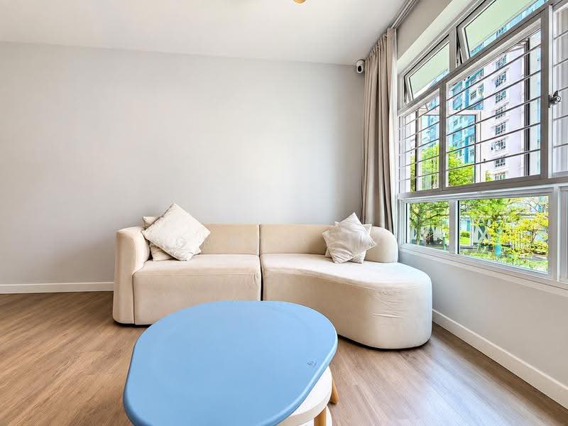 316B Yishun Greenwalk, 316B Yishun Avenue 9, Sembawang / Yishun, 2 Bedrooms, 721 sqft, HDB Flat For Sale, by Agent Fitri, 500274066 - Living Room - PropertyGuru.com.sg
