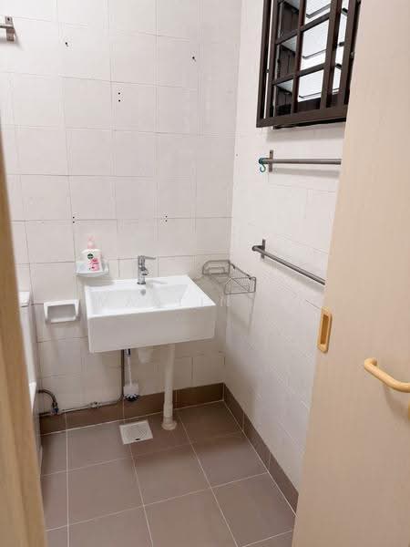 553 Woodlands Drive 44, 553 Woodlands Drive 44, Admiralty / Woodlands, 3 Bedrooms, 1,076 sqft, HDB Flat For Rent, by Martin Du, 500274067 - Bathroom - PropertyGuru.com.sg