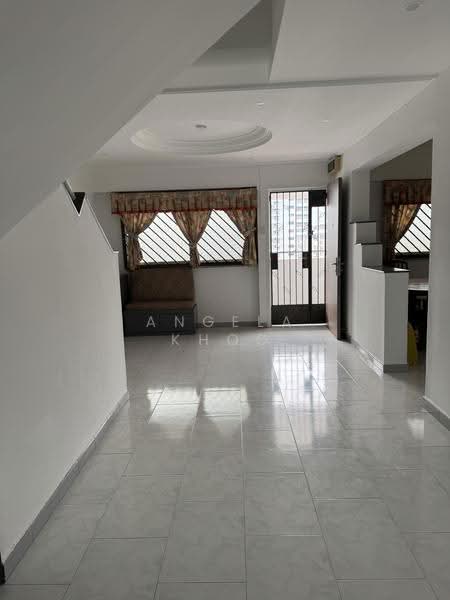 207 Choa Chu Kang Central, 207 Choa Chu Kang Central, Dairy Farm / Bukit Panjang / Choa Chu Kang, 3 Bedrooms, 1,430 sqft, HDB Flat For Rent, by Angela Khoo, 500274070 - Entrance - PropertyGuru.com.sg