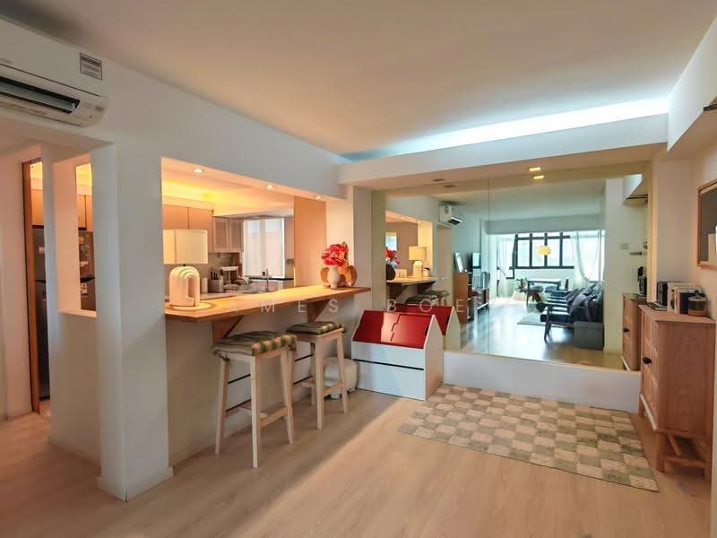 69 Moulmein Road, 69 Moulmein Road, Newton / Novena, 3 Bedrooms, 904 sqft, HDB Flat For Sale, by James Boey, 500274083 - Living Room - PropertyGuru.com.sg