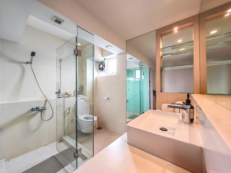 69 Moulmein Road, 69 Moulmein Road, Newton / Novena, 3 Bedrooms, 904 sqft, HDB Flat For Sale, by James Boey, 500274083 - Bathroom - PropertyGuru.com.sg