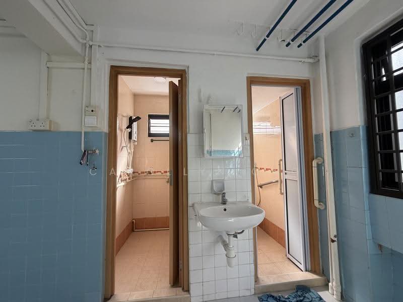 15 Ghim Moh Road, 15 Ghim Moh Road, Tanglin / Holland / Bukit Timah, 3 Bedrooms, 883 sqft, HDB Flat For Sale, by Carollyn Ong, 500274108 - Bathroom - PropertyGuru.com.sg