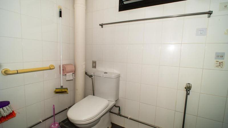 637 Hougang Avenue 8, 637 Hougang Avenue 8, Hougang / Punggol / Sengkang, Room Rental, 200 sqft, HDB Flat For Rent, by Ariel Soeigiarto, 500274110 - Bathroom - PropertyGuru.com.sg