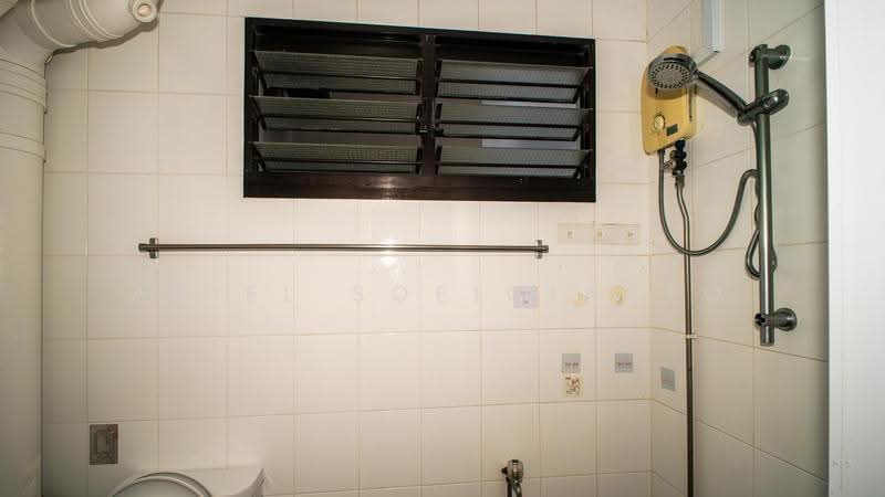 637 Hougang Avenue 8, 637 Hougang Avenue 8, Hougang / Punggol / Sengkang, Room Rental, 200 sqft, HDB Flat For Rent, by Ariel Soeigiarto, 500274110 - Bathroom - PropertyGuru.com.sg