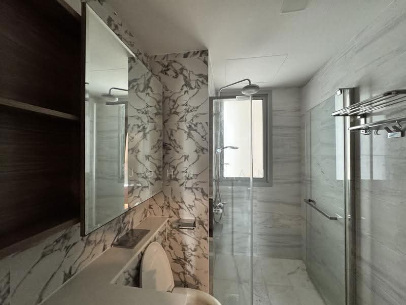 Queens Peak, 1 Dundee Road, Alexandra / Commonwealth, 4 Bedrooms, 1,507 sqft, Condominium For Sale, by John Tan, 500274112 - Bathroom - PropertyGuru.com.sg