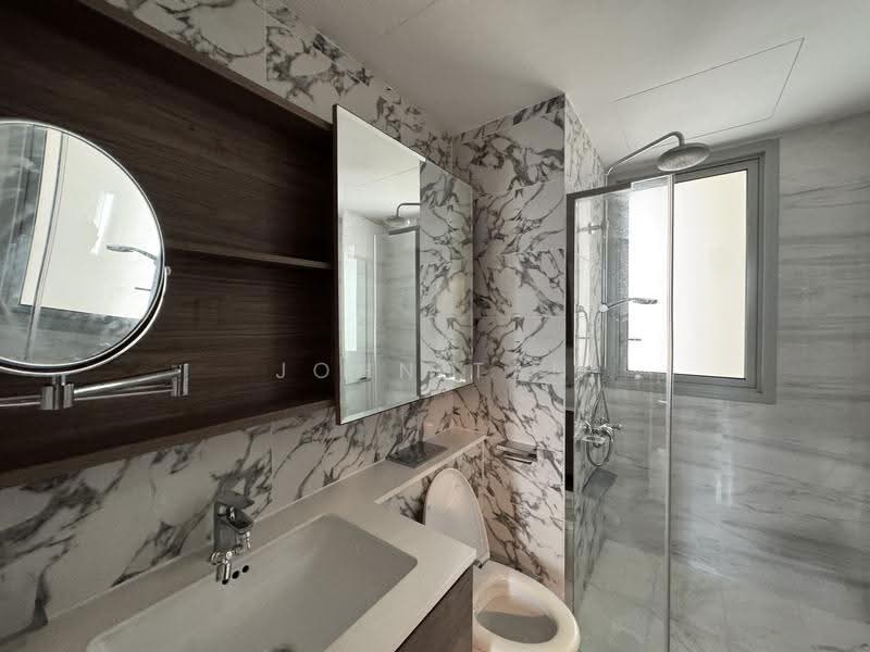 Queens Peak, 1 Dundee Road, Alexandra / Commonwealth, 4 Bedrooms, 1,507 sqft, Condominium For Sale, by John Tan, 500274112 - Bathroom - PropertyGuru.com.sg