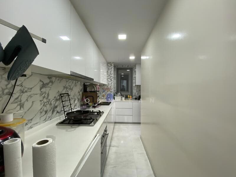Queens Peak, 1 Dundee Road, Alexandra / Commonwealth, 4 Bedrooms, 1,507 sqft, Condominium For Sale, by John Tan, 500274112 - Kitchen - PropertyGuru.com.sg