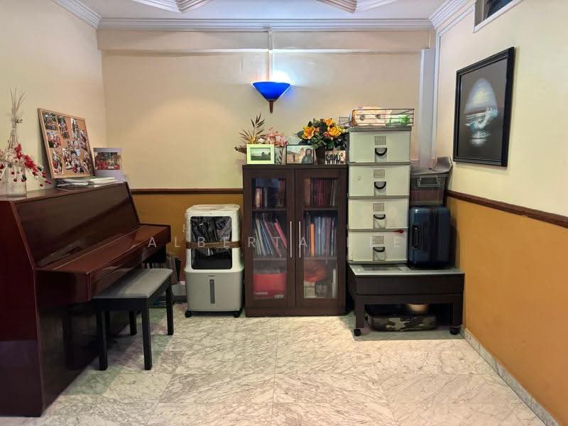 301 Jurong East Street 32, 301 Jurong East Street 32, Boon Lay / Jurong / Tuas, 2 Bedrooms, 904 sqft, HDB Flat For Sale, by Alberta Lee, 500274116 - Living Room - PropertyGuru.com.sg