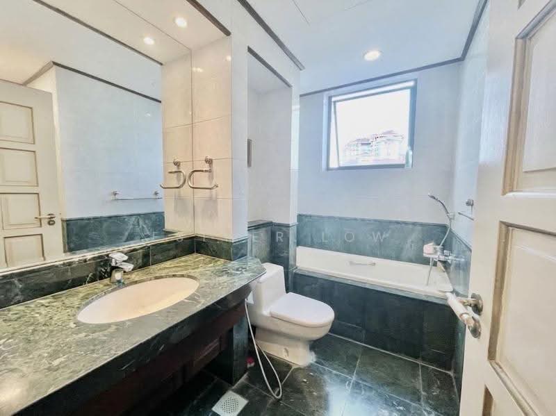 Pebble Bay, 130 Tanjong Rhu Road, East Coast / Marine Parade, 2 Bedrooms, 1,280 sqft, Condominium For Sale, by Esther Low, 500274122 - Master Bathroom - PropertyGuru.com.sg