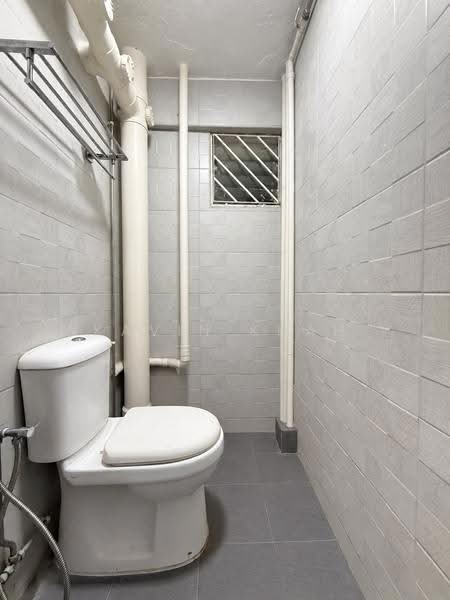 413 Tampines Street 41, 413 Tampines Street 41, Pasir Ris / Tampines, 2 Bedrooms, 689 sqft, HDB Flat For Sale, by Kavin Kuah, 500274133 - Bathroom - PropertyGuru.com.sg