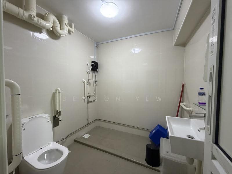 94C Bedok North Avenue 4, 94C Bedok North Avenue 4, Bedok / Upper East Coast, 3 Bedrooms, 1,539 sqft, HDB Flat For Rent, by Benson Yew, 500274141 - Bathroom - PropertyGuru.com.sg