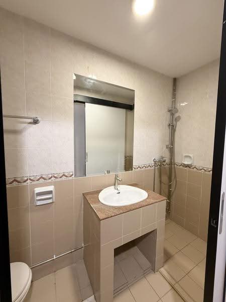 23 Rambutan Road, 23 Rambutan Road, Eunos / Geylang / Paya Lebar, 3 Bedrooms, 1,550 sqft, Walk-up Apartment For Sale, by Jessie Li Gesi, 500274145 - Bathroom - Attic - PropertyGuru.com.sg