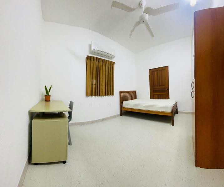 Room For Rent- Landed House @ Hillview MRT, Jalan Asas, Clementi Park / Upper Bukit Timah, Room Rental, 200 sqft, Detached House For Rent, by Robin Ooi, 500274147 - Bedroom - PropertyGuru.com.sg