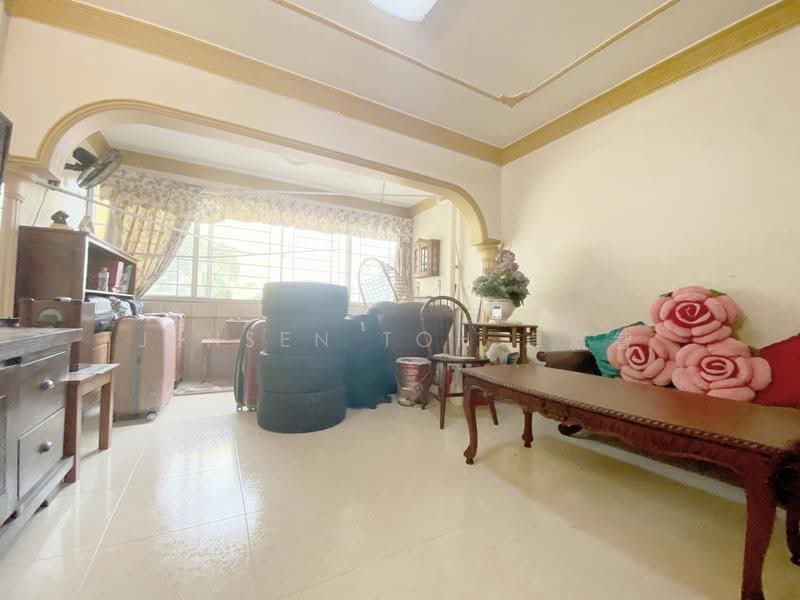 648 Ang Mo Kio Avenue 5, 648 Ang Mo Kio Avenue 5, Ang Mo Kio / Bishan / Thomson, 3 Bedrooms, 1,302 sqft, HDB Flat For Sale, by Jensen Toh 卓新智, 500274159 - Living Room - PropertyGuru.com.sg
