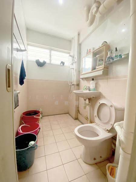 648 Ang Mo Kio Avenue 5, 648 Ang Mo Kio Avenue 5, Ang Mo Kio / Bishan / Thomson, 3 Bedrooms, 1,302 sqft, HDB Flat For Sale, by Jensen Toh 卓新智, 500274159 - Bathroom - PropertyGuru.com.sg