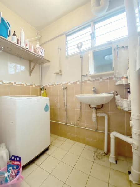 648 Ang Mo Kio Avenue 5, 648 Ang Mo Kio Avenue 5, Ang Mo Kio / Bishan / Thomson, 3 Bedrooms, 1,302 sqft, HDB Flat For Sale, by Jensen Toh 卓新智, 500274159 - Bathroom - PropertyGuru.com.sg