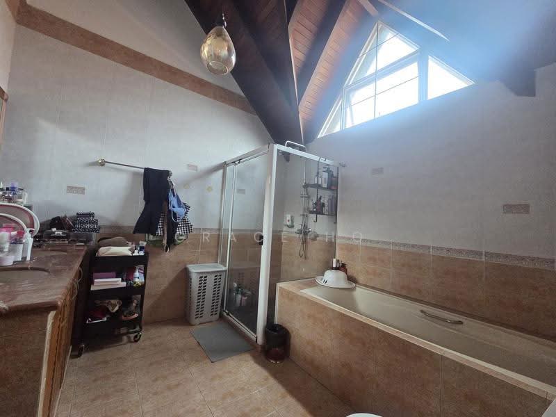 12B Cotswold Close, Cotswoldold, Ang Mo Kio / Bishan / Thomson, 7 Bedrooms, 6,000 sqft, Detached House For Rent, by Grace Ho, 500274168 - Bathroom - PropertyGuru.com.sg