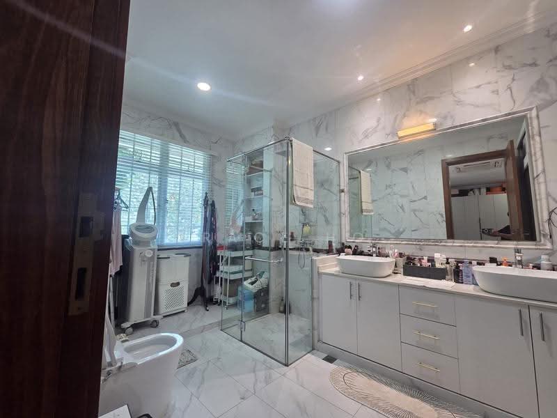 12B Cotswold Close, Cotswoldold, Ang Mo Kio / Bishan / Thomson, 7 Bedrooms, 6,000 sqft, Detached House For Rent, by Grace Ho, 500274168 - Bathroom - PropertyGuru.com.sg