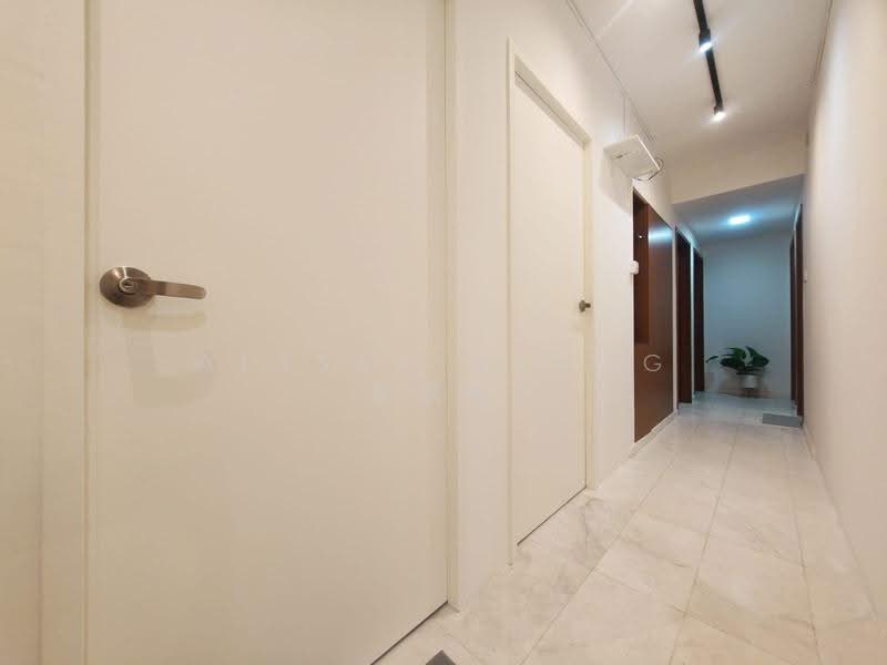 The Lakeshore, 31 Jurong West Street 41, Boon Lay / Jurong / Tuas, Room Rental, 120 sqft, Condominium For Rent, by Alyssa Huang 黄家敏, 500274176 - Corridor - PropertyGuru.com.sg
