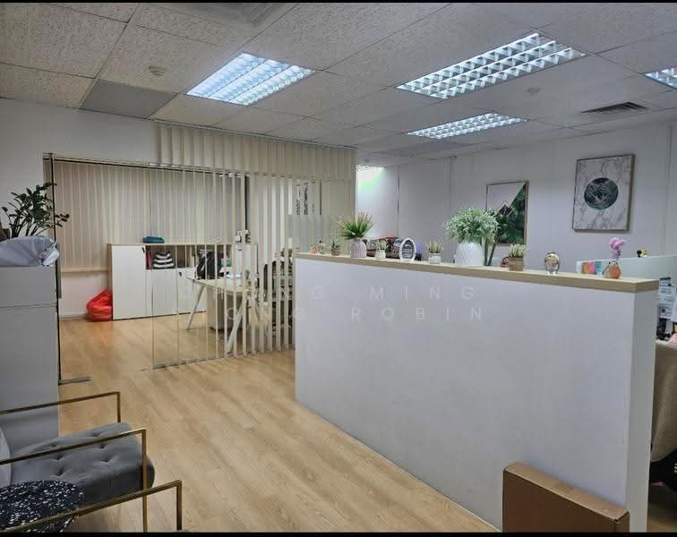 Fitted office in D01 Tong Eng Building at 101 Cecil Street, Cecil Street, Boat Quay / Raffles Place / Marina, 603 sqft, Office For Rent, by Chong Ming Siong Robin, 500274183 - #18-07 - CommercialGuru.com.sg
